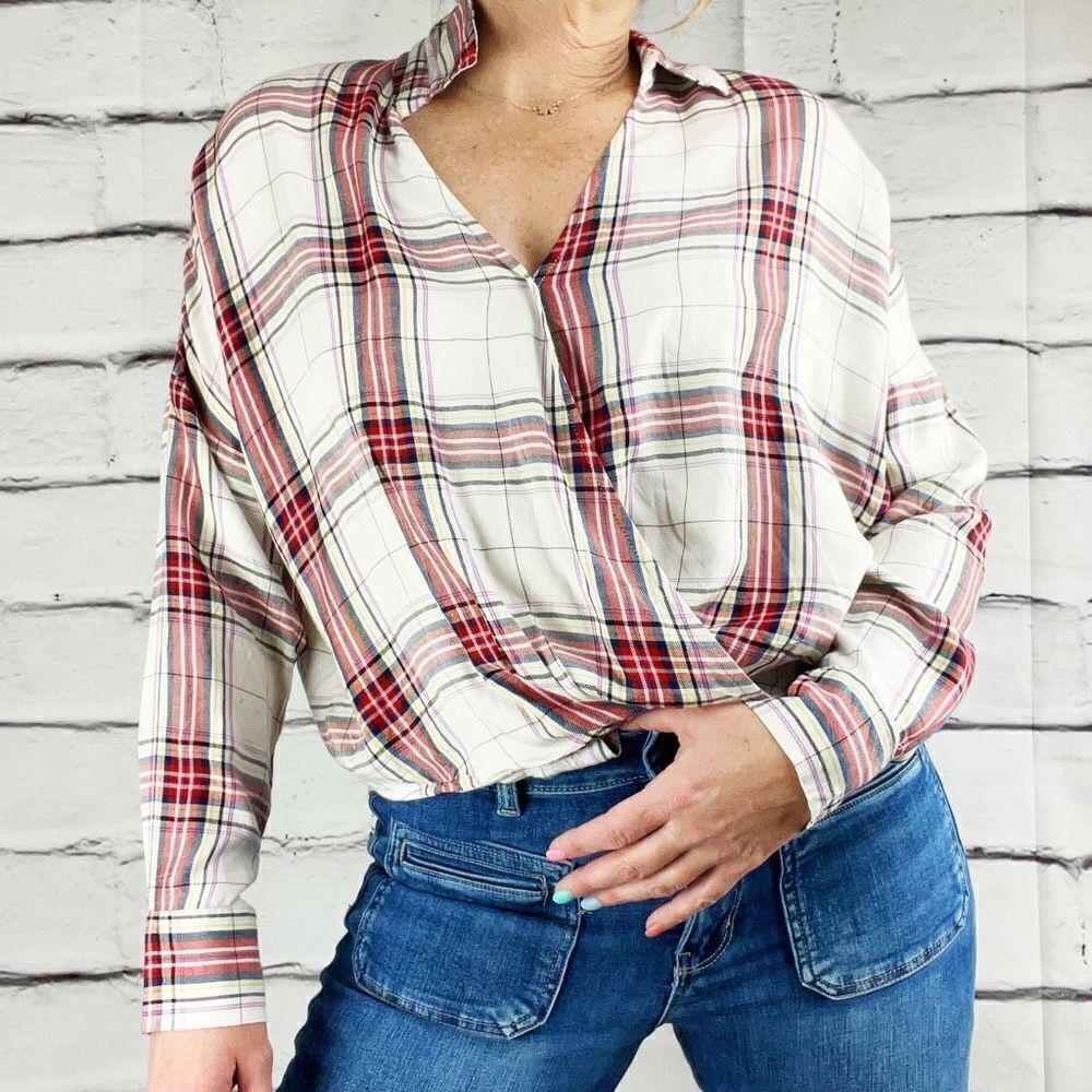 ‎Lou & Grey plaid pullover blouse - Picture 2 of 8